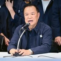 Der Bhumjaithai-Vorsitzende Anutin Charnvirakul erklärte, über Koalitionspläne werde nach der offiziellen Bestätigung durch die Abgeordneten und einer Sitzung des Parteivorstands entschieden. Potenzielle Partner oder Ressorts wollte er zum jetzigen Zeitpunkt nicht nennen.