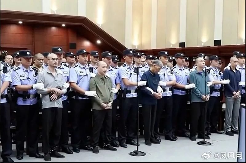 Während alle Opfer in den Fällen chinesische Staatsangehörige waren, stammten viele der Verurteilten aus Myanmar, einem überwiegend buddhistischen Land, das nicht dafür bekannt ist, Verbrecherbosse hinzurichten.