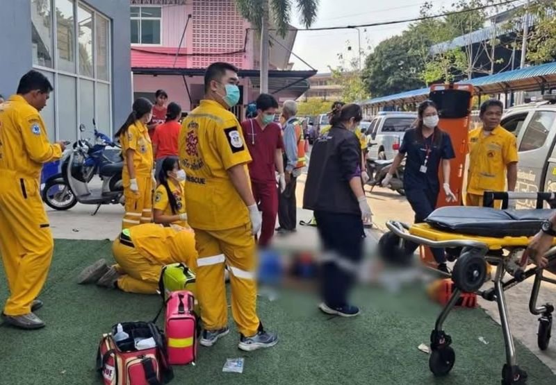 Eine 14-jährige Schülerin, die nach einem Betrug durch Callcenter-Betrüger aus dem fünften Stock eines Schulgebäudes sprang, ist wieder bei Bewusstsein, kann aber noch keine Aussage bei der Polizei machen. Der Vorfall ereignete sich am 22. Februar an der Wat Nong Kho Community School. Sie wird weiterhin im Somdej Phra Borom Ratchathewi Hospital in Si Racha medizinisch betreut.