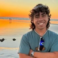 Der 23-jährige Brite Tiger Duggan ist drei Wochen nach einem Motorradunfall in Thailand, bei dem er ins Koma gefallen war, gestorben. Der Unfall ereignete sich während einer Reise zu seinem Geburtstag in dem Land. Duggan, der für ein Goldminenunternehmen in Perth, Australien, arbeitete, war im Januar mit einem Freund im Urlaub. Er erlitt schwere Kopfverletzungen, als er in Thailand beim Überholvorgang eines Autos von seinem Motorrad stürzte.