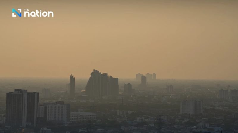 Das Luftqualitätsinformationszentrum der Stadtverwaltung Bangkok meldete am 19. Februar 2026 einen deutlichen Anstieg der PM2,5 Werte (Feinstaub mit einem Durchmesser unter 2,5 Mikrometern) in der Stadt. Um 7:00 Uhr morgens lag der stadtweite Durchschnittswert in Bangkok bei 39,1 Mikrogramm pro Kubikmeter (µg/m³) und überschritt damit den Grenzwert von 37,5 µg/m³.