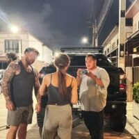 Eine großangelegte Fahndung nach drei Räubern, vermutlich Ausländern, die gestern Abend (26. Februar) in das Reihenhaus eines britischen Kochs im Stadtteil Nong Prue von Chonburi einbrachen und einen Tresor mit 2 Millionen Baht Bargeld stahlen, wurde heute von der Zeitung Naewna und dem Fernsehsender Amarin TV gemeldet.