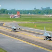 Die königlich-thailändische Luftwaffe erklärt, dass alle Teilstreitkräfte nach zwei bis drei Provokationen und einem mutmaßlichen Verstoß Kambodschas gegen die Waffenruhe weiterhin in Bereitschaft bleiben, um die Souveränität des Landes zu schützen.