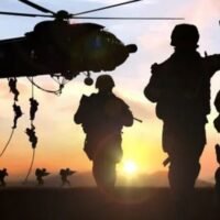 Die Zweite Armeeregion teilte mit, dass heute Morgen (5. Februar) um 10:18 Uhr eine von Kambodschanern abgefeuerte 40-mm-Granate in der Nähe eines Stützpunktes in der Provinz Sisaket eingeschlagen sei, aber glücklicherweise seien alle dort stationierten Truppen in Sicherheit, berichtete der Fernsehsender Kanal 7.