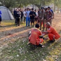 Ein wilder Elefantenbulle tötete am Montagmorgen einen Touristen, der in der Nähe seines Zeltes auf einem Campingplatz im Khao Yai Nationalpark Sport trieb. Ein Parkwächter sagte, der Elefant sei in der Brunft und habe zuvor zwei Anwohner getötet.