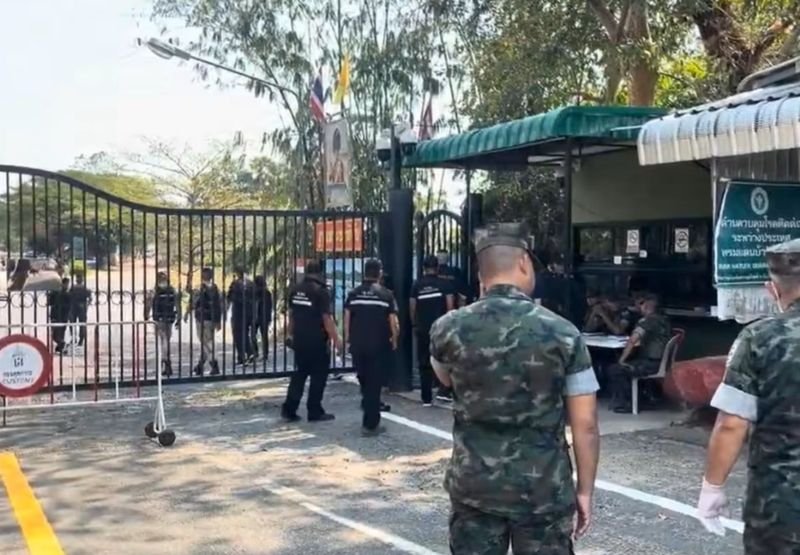 Thailändische Behörden haben 32 thailändische Staatsangehörige zurückgeführt, die aus Betrugslagern in Kambodscha geflohen waren. Ein Opfer warnte vor brutalen Zuständen, darunter tödliche Schläge und Organhandel.