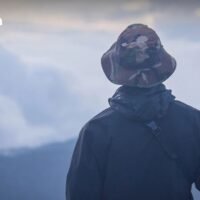 Eine neue Kaltluftwelle, die von einem Hochdruckgebiet in China ausgeht, beeinflusst nun Thailand. Die Region im Nordosten wird am stärksten betroffen sein, mit einem Temperaturrückgang von 1–3°C und stärkeren Winden. In Bangkok und Umgebung kann es vereinzelt zu Gewittern kommen, da südliche Winde Feuchtigkeit aus dem Golf von Thailand heranführen.