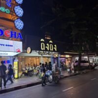 Viele Restaurants in Thailand stehen vor einem schwierigen Jahr 2026. Arbeitskräftemangel und steigende Kosten plagen den Sektor. Die Gastronomiebranche steht auch in diesem Jahr vor mehreren Herausforderungen, da sich der Tourismus noch nicht vollständig erholt hat, der Arbeitskräftemangel anhält und die Kosten weiterhin hoch sind.