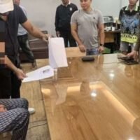 Die Polizei hat in einem Hotel in Phuket einen Schweden wegen des mutmaßlichen Vergewaltigung einer Frau aus demselben Land festgenommen , nachdem Anfang der Woche eine Anzeige erstattet worden war.