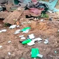 Ein Soldat trat auf dem Stützpunkt Erawan in Surin auf eine Landmine und verlor dabei sein rechtes Bein. Zudem erlitt er schwere Splitterverletzungen am linken Arm und Bein. Der Soldat, Gefreiter Detchsak Tri-kham, wurde umgehend vor Ort erstversorgt und anschließend zur weiteren Behandlung ins Krankenhaus Kabcheang gebracht.