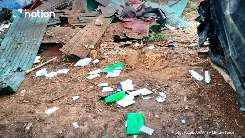 Ein Soldat trat auf dem Stützpunkt Erawan in Surin auf eine Landmine und verlor dabei sein rechtes Bein. Zudem erlitt er schwere Splitterverletzungen am linken Arm und Bein. Der Soldat, Gefreiter Detchsak Tri-kham, wurde umgehend vor Ort erstversorgt und anschließend zur weiteren Behandlung ins Krankenhaus Kabcheang gebracht.