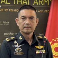 Die thailändische Armee hat einen Bericht kambodschanischer Medien, demzufolge thailändische Truppen das Feuer auf kambodschanische Stellungen in der Nähe des Grenzgebiets Chong An Ma eröffnet hätten, als falsch zurückgewiesen. Sie erklärte, es seien keine Waffen eingesetzt worden und forderte beide Seiten auf, die Erklärung des Allgemeinen Grenzkomitees (GBC) strikt einzuhalten.