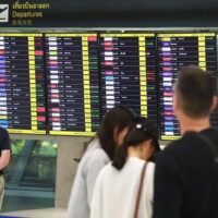 Die thailändischen Flughäfen (Airports of Thailand, AOT) gaben am Freitag bekannt, dass die Passagiergebühr (Passenger Service Charge, PSC) für ausreisende internationale Reisende ab dem 20. Juni 2026 von 730 Baht auf 1.120 Baht pro Person steigen wird.