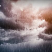 Laut dem thailändischen Wetterdienst hat die Sommersaison in Thailand offiziell am 22. Februar begonnen. Das Wetter im ganzen Land ist derzeit heiß und diesig, wobei in der Zentralregion Höchsttemperaturen von bis zu 38°C erwartet werden. Der Sommerbeginn geht in verschiedenen Teilen des Landes mit Gewittern und stürmischen Winden einher.