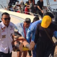 Ein 35-jähriger einheimischer Tourist ist am 21. Februar 2026 beim Schnorcheln in der Nähe von Koh Khram vor Bang Saray im Distrikt Sattahip, Chon Buri, ertrunken. Er hatte das Bewusstsein verloren, als er Korallenriffe besichtigte. Der Vorfall ereignete sich gegen 17:00 Uhr, als die Rettungskräfte alarmiert wurden, weil ein Mann etwa zwei bis drei Seemeilen vor der Küste von Bang Saray bewusstlos im Meer zusammengebrochen war.