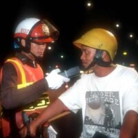 Der stellvertretende nationale Polizeichef, General Samran Nualma, erklärte, die Anweisung folge der Verkehrsdisziplin-Strategie 2026, die die konsequente Durchsetzung der Verkehrsgesetze im ganzen Land priorisiert. Er betonte, dass Alkohol am Steuer eine erhebliche Gefahr für die öffentliche Sicherheit darstelle und transparent und konsequent bekämpft werden müsse.