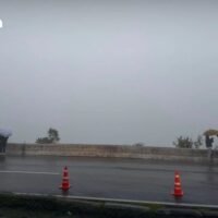 Vom 8. bis 11. Februar wird ein starkes Hochdruckgebiet bzw. eine Kaltluftmasse aus China über Nordthailand herrschen. Das Wetterereignis bringt zunächst Gewitter mit sich, gefolgt von einem Temperatursturz und starken Winden. Es wird erwartet, dass die Temperaturen in verschiedenen Regionen um 1-5°C sinken werden, wobei der stärkste Rückgang im Nordosten zu erwarten ist.