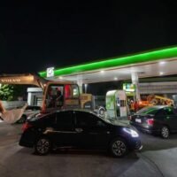 Die Entscheidung der Regierung, die pauschalen Subventionen für Treibstoffpreise abzuschaffen, trägt dazu bei, die Wahrscheinlichkeit einer Herabstufung der Kreditwürdigkeit Thailands zu verringern, auch wenn diese Maßnahme den ohnehin fragilen Binnenkonsum unter Druck setzen und die Inflation anheizen könnte.