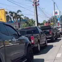 In mehreren Provinzen hat sich die Treibstoffknappheit, insbesondere bei Diesel, verschärft. An den Tankstellen bilden sich lange Schlangen, die Vorräte gehen innerhalb weniger Stunden zur Neige und die Autofahrer warten ungewiss auf eine Tankmöglichkeit.