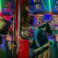 Ein Ausländer wurde in Phuket, Thailand , dabei gefilmt, wie er seine Freundin in einem Tuk-Tuk angriff und anschließend den Fahrer attackierte, der eingreifen wollte. Der Vorfall ereignete sich am 13. März, als das Paar an einer Apotheke in der Thaweewong Road im Stadtteil Patong anhielt. Der Fahrer, der den Vorfall filmte, hielt fest, wie der Mann seine Freundin gewaltsam attackierte, nachdem sie sich im Laden zu lange aufgehalten hatte.