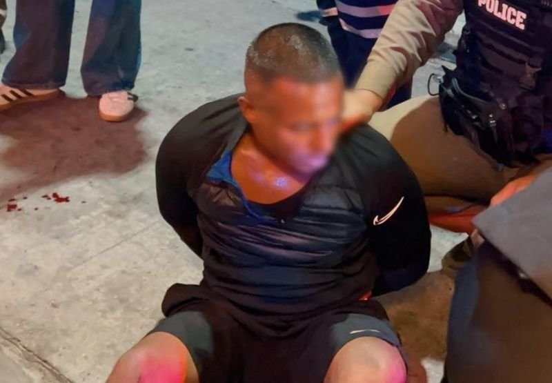 Ein Brite wurde in den frühen Morgenstunden des 8. März 2026 kurz nach Mitternacht in einem Bierbar in Pattaya von anderen Briten angegriffen und verletzt. Der Vorfall ereignete sich in einer Bar in der Soi Pattaya Beach 13. Rettungskräfte und Polizei wurden nach Meldungen über einen Angriff zum Tatort entsandt.