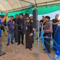 Der Geschäftsführer der Verwaltungsorganisation Phon Phek Tambon (TAO), Auychai Pulan, leitete kürzlich einen Workshop für Anwohner, in dem die Umwandlung von Plastik in Kraftstoff gefördert wurde. Ziel sei es, die Kraftstoffkosten zu senken und gleichzeitig den Abfall in den Gemeinden zu reduzieren, erklärte er.