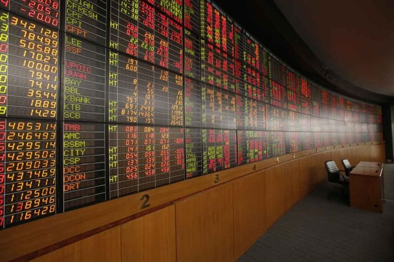 Laut InnovestX Securities könnten Thailands Wirtschaft und Aktienmarkt zunehmend unter Druck geraten, wenn die Spannungen zwischen dem US-israelischen Bündnis und dem Iran eskalieren. Die Risiken könnten sich von kurzfristigen Schwankungen an den Finanzmärkten bis hin zu einer tiefergreifenden wirtschaftlichen Abschwächung entwickeln.