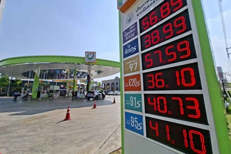 Energieexperten äußerten Bedenken hinsichtlich des jüngsten starken Anstiegs der Kraftstoffpreise und warnten davor, dass dies die Notlage verschärfen und die Tür für Wucher öffnen könnte, bevor sie die Regierung dringend aufforderten, Reformen durchzuführen.