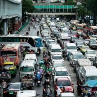 Unternehmer in ganz Thailand haben sich über den plötzlichen Anstieg der Diesel- und Kraftstoffpreise beschwert und erklärt, der Preisanstieg habe den ohnehin schon steigenden Kostendruck verschärft und zwinge einige dazu, Preiserhöhungen oder Kürzungen in Betracht zu ziehen.