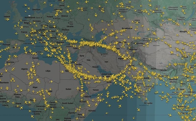 Rund 1.000 Flüge nach Thailand wurden aufgrund des anhaltenden Konflikts im Nahen Osten gestrichen. Der thailändische Luftfahrtfunk berichtet von erheblichen Flugausfällen infolge der Angriffe der USA und Israels auf Teheran, die am 28. Februar begannen. Besonders betroffen sind Fluggesellschaften aus dem Nahen Osten, die ihre Verbindungen zu wichtigen thailändischen Flughäfen deutlich reduzieren mussten.