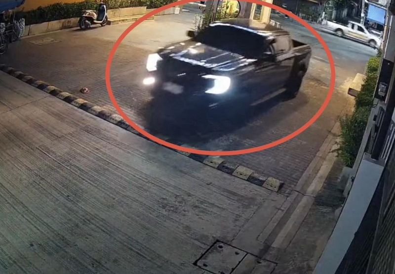 Die Polizei hat am 28. Februar drei Verdächtige wegen eines geplanten Raubüberfalls in Pattaya festgenommen. Dabei sollen über zwei Millionen Baht aus einem Tresor gestohlen worden sein. Die Täter sollen drei Fahrzeuge benutzt haben, um der Festnahme zu entkommen – eine Vorgehensweise, die an den Film „Fast & Furious“ erinnert.