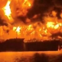 Der Iran hat zwei Tanker in irakischen Gewässern in Brand gesetzt und damit seine Angriffe auf Öl- und Transportanlagen im gesamten Nahen Osten verstärkt. Er warnte die Welt, sich auf einen Ölpreis von 200 Dollar pro Barrel einstellen zu müssen, und widersprach damit der Behauptung von Präsident Donald Trump, die Vereinigten Staaten hätten den Krieg bereits gewonnen.