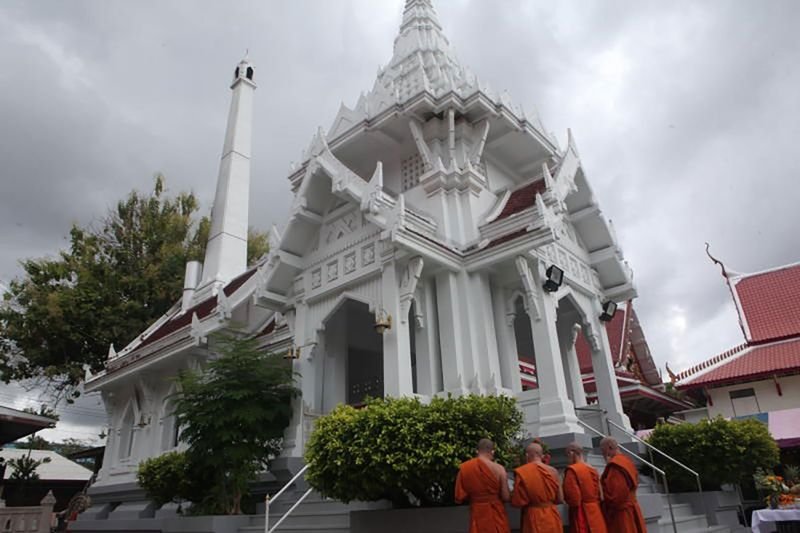 Die Dieselknappheit nahm eine ungewöhnliche Wendung, als ein Bestatter, dessen Antrag, drei Behälter mit Kraftstoff zu füllen, abgelehnt worden war, später mit einem Sarg und dessen totem Insassen zur Zapfsäule zurückkehrte, um zu beweisen, dass er keinen Diesel hortete.