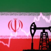 Die Aktienkurse setzten ihren Abwärtstrend fort und der Dollar legte im frühen asiatischen Handel am Dienstag zu, da die Anleger die Auswirkungen der US-amerikanischen und israelischen Angriffe auf den Iran auf die Energiepreise und die Weltwirtschaft abwägten.