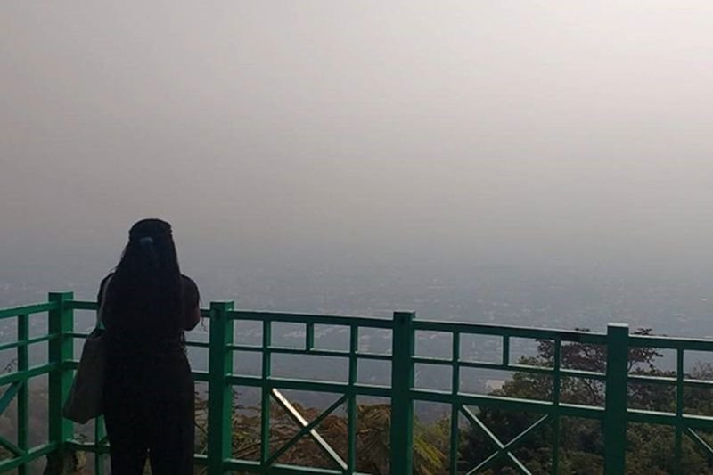 Die Stadt Chiang Mai wurde am Montag als die am stärksten verschmutzte Großstadt weltweit eingestuft und ließ ihre Konkurrenten weit hinter sich, da die nördliche Provinz weiterhin von Wald- und von Menschen verursachten Bränden heimgesucht wird.