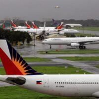 Die Philippinen setzen die Gespräche über zusätzliche Treibstofflieferungen aus China und Russland fort. Die Philippinen rufen den Energienotstand aus, da die Treibstoffvorräte knapp werden Die Philippinen haben einen nationalen Energienotstand ausgerufen, da der Konflikt im Nahen Osten die Treibstoffversorgung und die Wirtschaft des Landes bedroht.