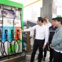 Der geschäftsführende Energieminister Auttapol Rerkpiboon hat angekündigt, gegen Tankstellenbetreiber vorzugehen, die Preise verlangen, die die staatlich regulierten, subventionierten Grenzwerte überschreiten, und gleichzeitig zugesagt, die Bemühungen um eine reibungslose Ölverteilung im ganzen Land zu intensivieren.