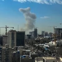 Israel gab bekannt, am Samstag (28. Februar) in Abstimmung mit den Vereinigten Staaten einen Präventivschlag gegen den Iran gestartet zu haben, der den Nahen Osten in eine erneute militärische Konfrontation trieb und die Hoffnungen auf eine diplomatische Lösung des langjährigen Atomstreits zwischen Teheran und dem Westen weiter dämpfte.