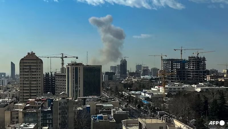 Israel gab bekannt, am Samstag (28. Februar) in Abstimmung mit den Vereinigten Staaten einen Präventivschlag gegen den Iran gestartet zu haben, der den Nahen Osten in eine erneute militärische Konfrontation trieb und die Hoffnungen auf eine diplomatische Lösung des langjährigen Atomstreits zwischen Teheran und dem Westen weiter dämpfte.