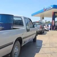 Der sich verschärfende Krieg der USA und Israels gegen den Iran führte dazu, dass die Bewohner des Bezirks Mai Sai in der Provinz Chiang Rai und die Bürger Myanmars ihre Fahrzeuge betankten und Treibstoffvorräte anlegten, was zu langen Schlangen an den Tankstellen führte, berichtete Amarin TV am 3. März.