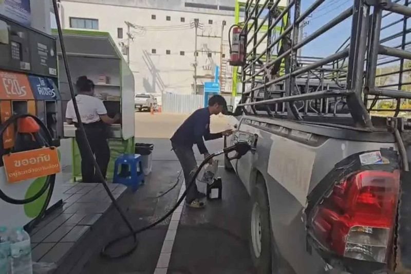 Die thailändische Regierung hat bestätigt, dass ausreichend Öl für den lokalen Verbrauch vorhanden ist, warnt aber davor, dass die lokalen Preise irgendwann im Einklang mit den Weltmarktpreisen steigen werden, selbst wenn Subventionen zur Abfederung des Anstiegs eingesetzt werden.