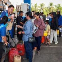 Die Regierung schlägt einen gesteuerten Float vor. Rohölpreise stellen BIP- und Inflationsziele auf die Probe. Angesichts der Erwartung, dass die Dieselpreise im Inland 60 Baht pro Liter erreichen könnten, wird der Regierung empfohlen, einen Ansatz mit kontrolliertem Floating zur Bewältigung der Energiepreise zu verfolgen.