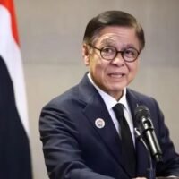 Der thailändische Außenminister Sihasak Phuangketkeow hat einen Krisenstab eingerichtet, um die Spannungen zu bewältigen, die durch den Angriff der USA und Israels auf den Iran entstanden sind, und hat die Thailänder in beiden Ländern aufgefordert, Risikogebiete sofort zu verlassen, berichtete die Zeitung Naewna gestern Abend (28. Februar).