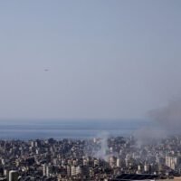 Piloten von kommerziellen Fluggesellschaften sahen sich in den letzten Jahren zunehmenden Risiken ausgesetzt, von Drohnenangriffen bis hin zu durch Konflikte eingeschränkten Flugrouten. Die Angriffe der USA und Israels auf den Iran verschärfen die Gefahren im Luftraum nun noch weiter und erhöhen den Druck auf die Piloten.