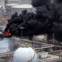 Der Konflikt im Nahen Osten hat die Lieferungen durch die Straße von Hormuz unterbrochen und zu einem Mangel an petrochemischen Rohstoffen wie Rohöl und Erdgas für die thailändische Industrie geführt.