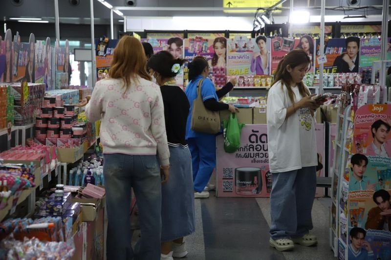 Der Verband der thailändischen Industrie (FTI) hat die Regierung aufgefordert, dringende Maßnahmen zu ergreifen, darunter eine mögliche Senkung der Verbrauchssteuer auf Kraftstoffe, um kleinen und mittleren Unternehmen (KMU) zu helfen, mit den steigenden Betriebskosten aufgrund der rasant steigenden globalen Rohölpreise zurechtzukommen.