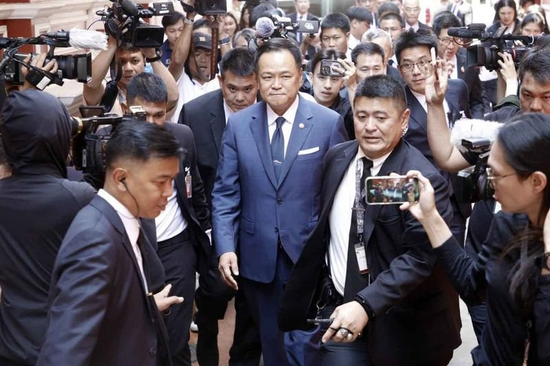 Premierminister Anutin Charnvirakul versicherte der Öffentlichkeit, dass Thailand gut gerüstet sei, um die Auswirkungen des andauernden Konflikts zwischen den Vereinigten Staaten und dem Iran zu bewältigen, und bezeichnete die aktuellen Auswirkungen als begrenzt und beherrschbar.