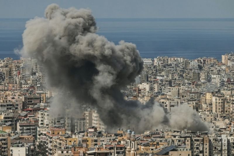 Der libanesische Premierminister Nawaf Salam warnte, dass aufgrund der israelischen Evakuierungsanordnungen, die eine massive Vertreibung der Bevölkerung verursachen, „eine humanitäre Katastrophe droht“.