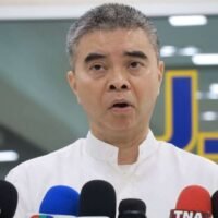 Die Antikorruptions- und Drogenbekämpfungsbehörden haben ihre Bemühungen verstärkt, gegen Staatsbeamte vorzugehen, die in Drogengeschäfte verwickelt sind, und planen in naher Zukunft eine großangelegte Razzia. Dieser Schritt folgt einem hochrangigen Treffen am 18. März 2026, das die Verbesserung der Koordination und die Beschleunigung der Strafverfolgung von Straftätern im öffentlichen Dienst zum Ziel hatte.