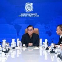 Thailand bereitet sich darauf vor, seinen Staatsangehörigen aus dem Nahen Osten zu helfen und sie zu evakuieren, da die Spannungen nach einer gemeinsamen Operation der Vereinigten Staaten und Israels gegen den Iran am 28. Februar eskaliert sind. Die Auswirkungen auf die Sicherheit und die öffentliche Ordnung werden überwacht, das thailändische Außenministerium bewertet die Risiken und bereitet Unterstützungsmaßnahmen vor.